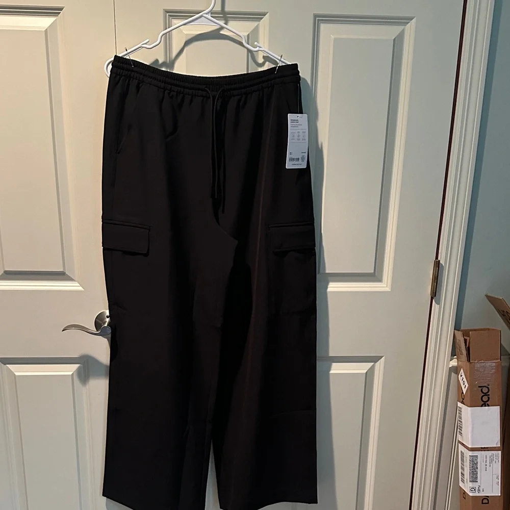 Athleta Cargo Black Pants - Picture 4 of 9